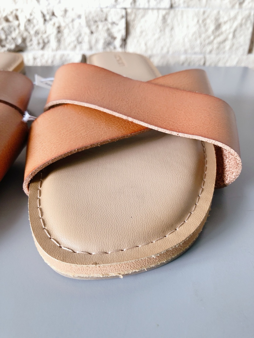 OLD NAVY Tan Cross-Strap Slide Sandals Women size 9 - Picture 4 of 9